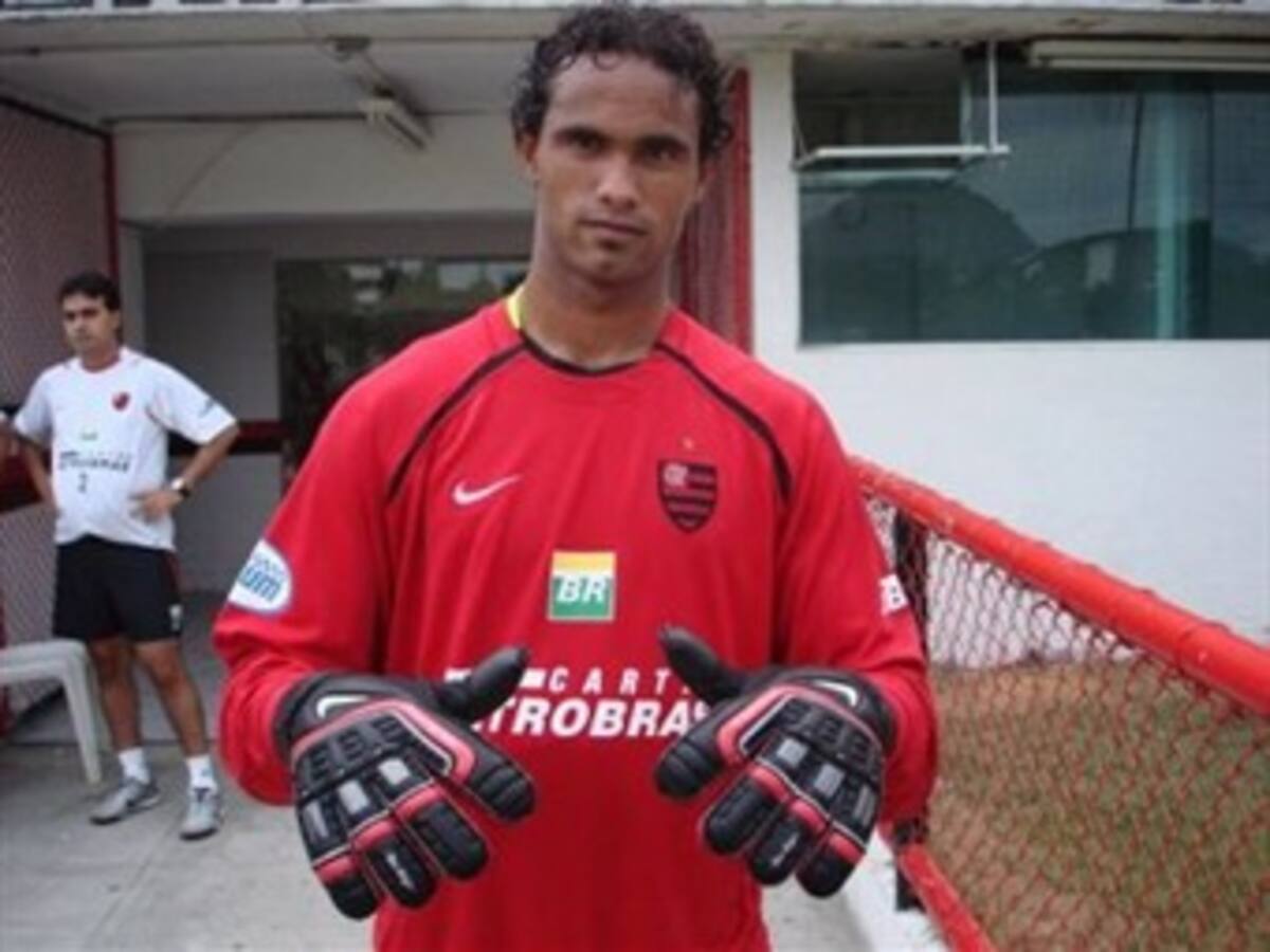 El guardameta titular de Flamengo se entrega a la polícia
