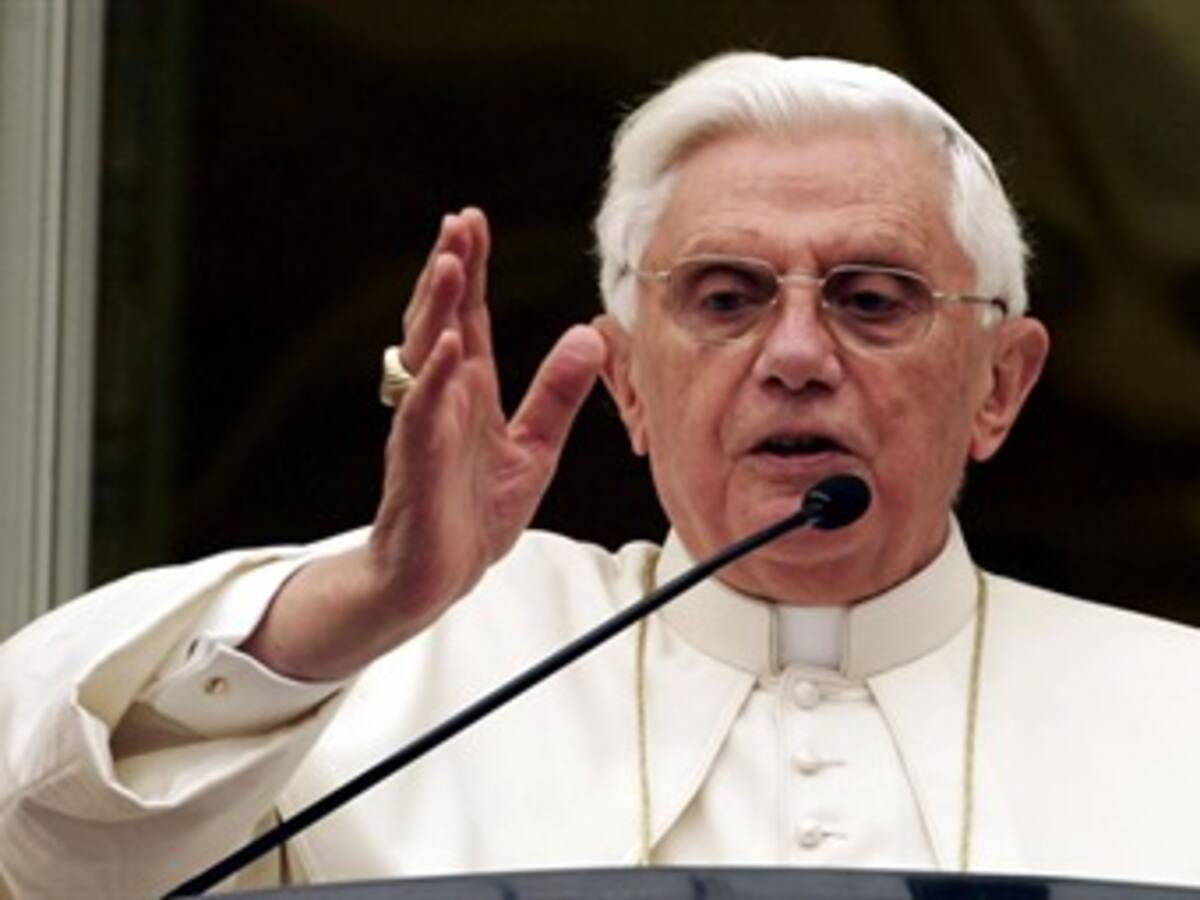Fuerzas mundanas amenazan a la familia: Benedicto XVI