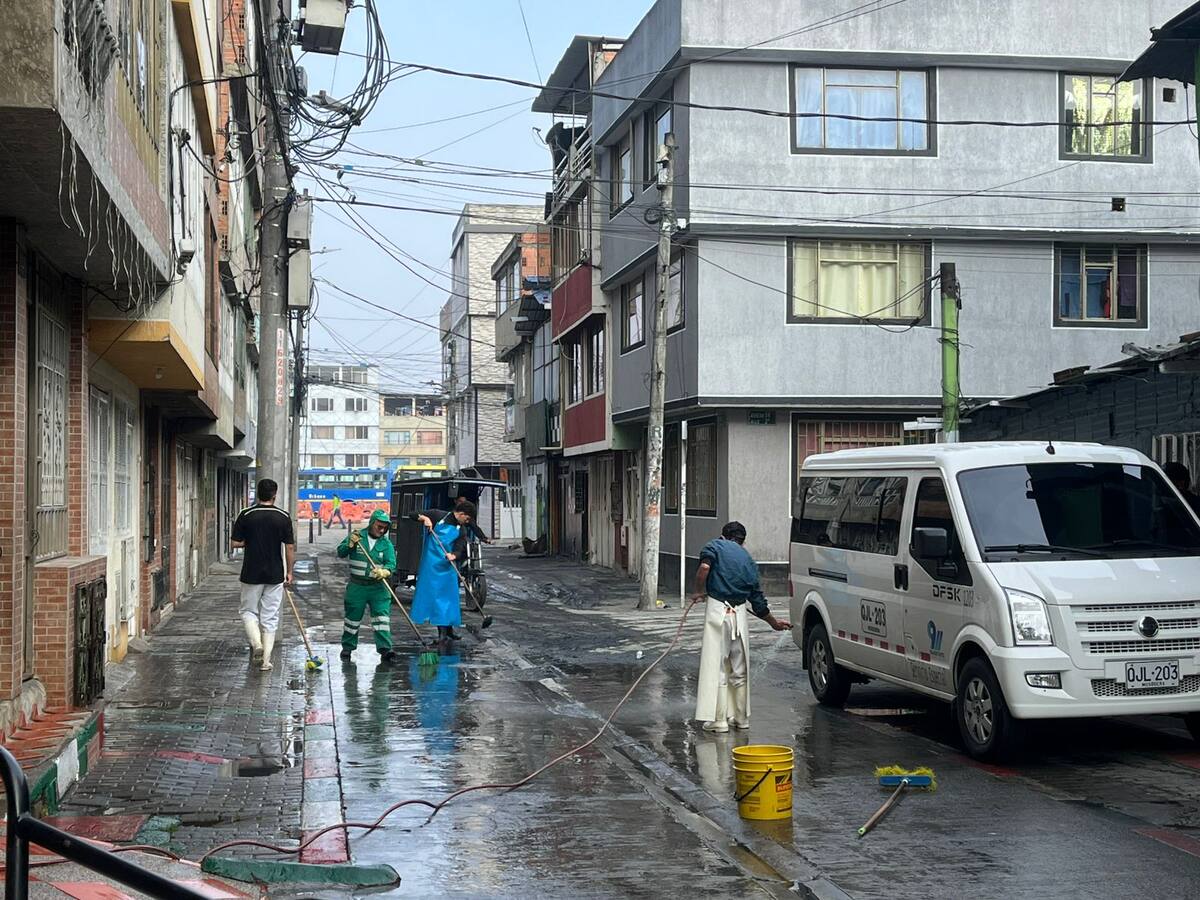 Bajo aguas negras y lodo están algunos barrios del sur de Bogotá