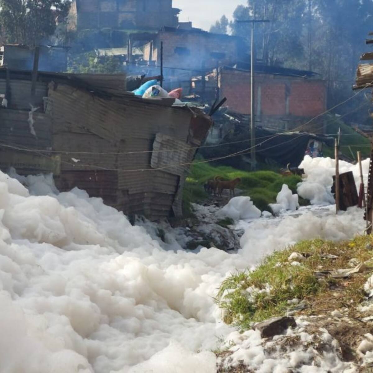 Crisis ambiental en Soacha: espuma tóxica afecta a habitantes