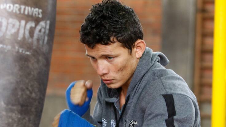 Un colombiano busca la corona pluma del CMB