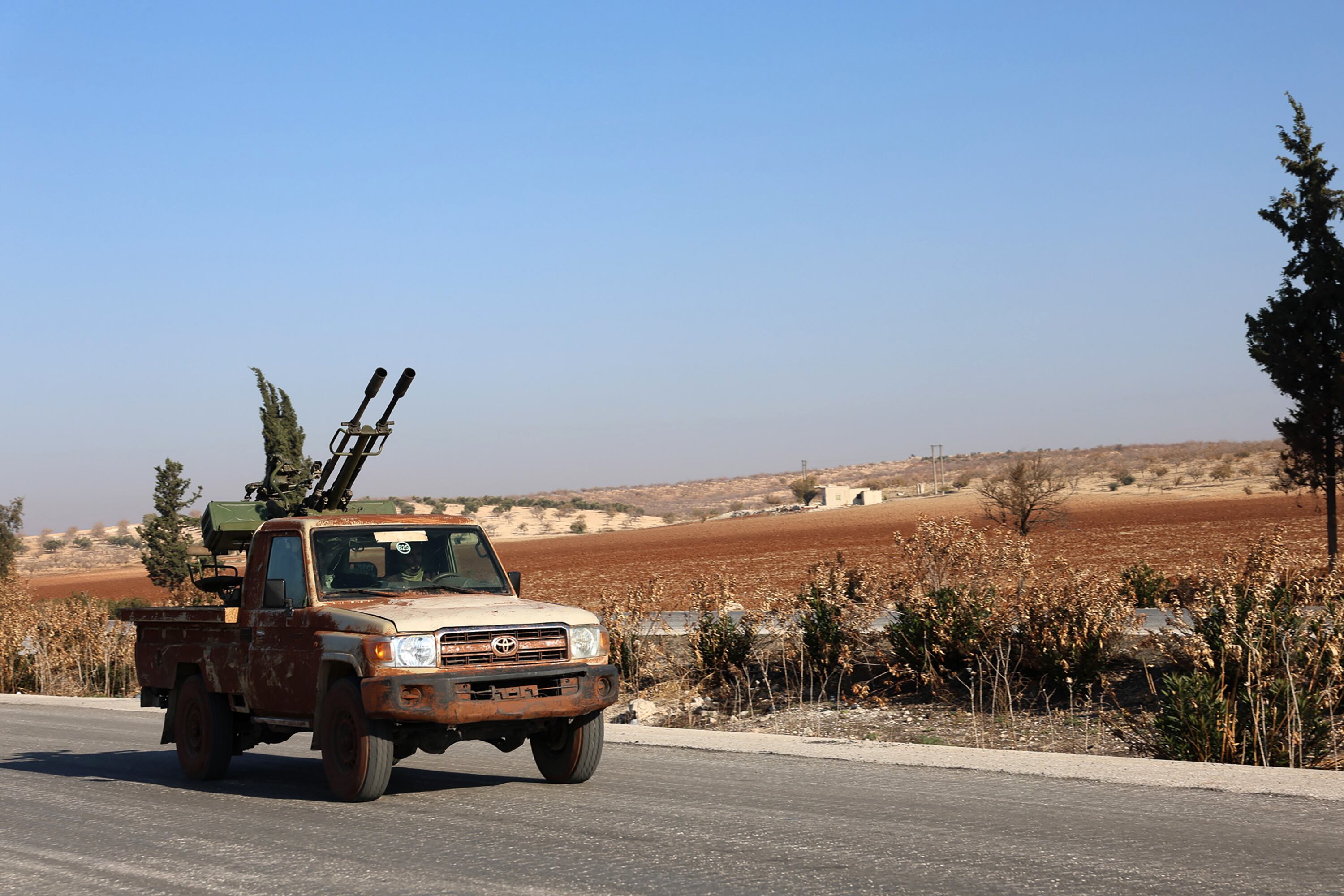 Idlib (Syrian Arab Republic), 03/12/2024.- A Syrian opposition military vehicle drives on the Damascus-Aleppo International Highway in the province of Hama, Syria, 03 December 2024. Syrian opposition forces, led by the Islamist militant group Hayat Tahrir al-Sham (HTS), launched an offensive on 27 November, taking large parts of Aleppo, Syria's second-largest city. The offensive triggered counterattacks by the Syrian regime forces as well as Russian and Syrian airstrikes on opposition-controlled areas. (Rusia, Siria, Damasco) EFE/EPA/MOHAMMED AL RIFAI