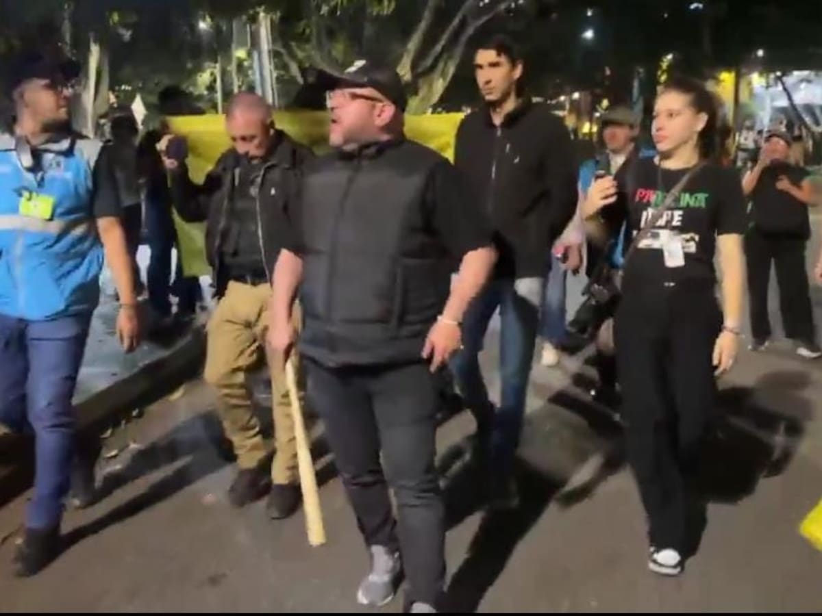 Concejal de Medellín defendió su presencia y amenazas con un bate en manifestaciones pro-Palestina