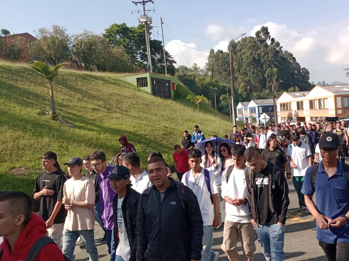 Más de 100 alumnos protestan en SENA Caldas por inconformidades en su formación educativa