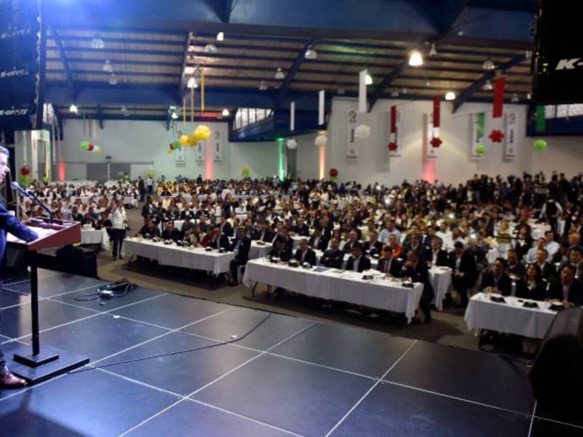 Dejen a la gente envenenada que alimenta la polarización, ustedes busquen la unidad: Santos al partido de La U