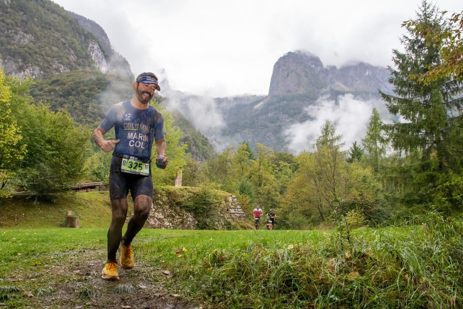 Julián Marín compitiendo en el Mundial de triatlón xterra en Italia. Foto suministrada.