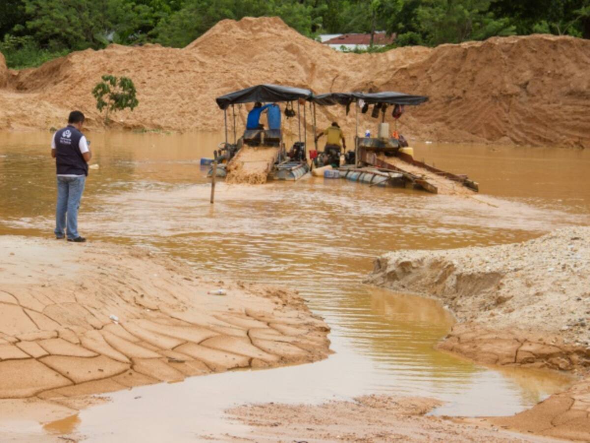 Minería ilegal estaría desperdiciando 13 millones de metros cúbicos de agua al año