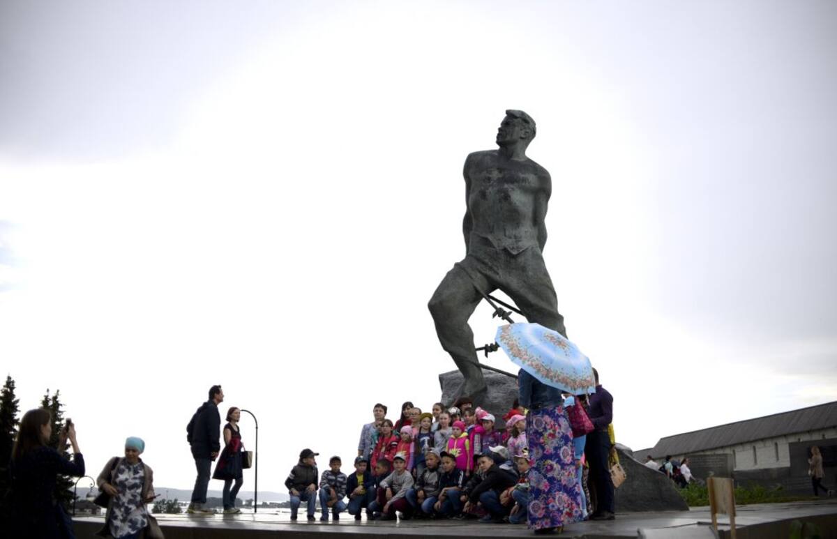 Es la capital de Tartaristán, está a 825 km de Moscú y su población asciende a las 1.200.000 personas