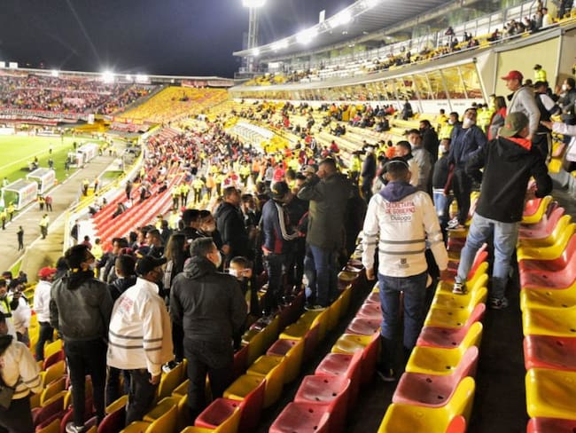 Los hinchas de Nacional presentes en el estadio El Campín en el partido de Copa Colombia ante Santa Fe.