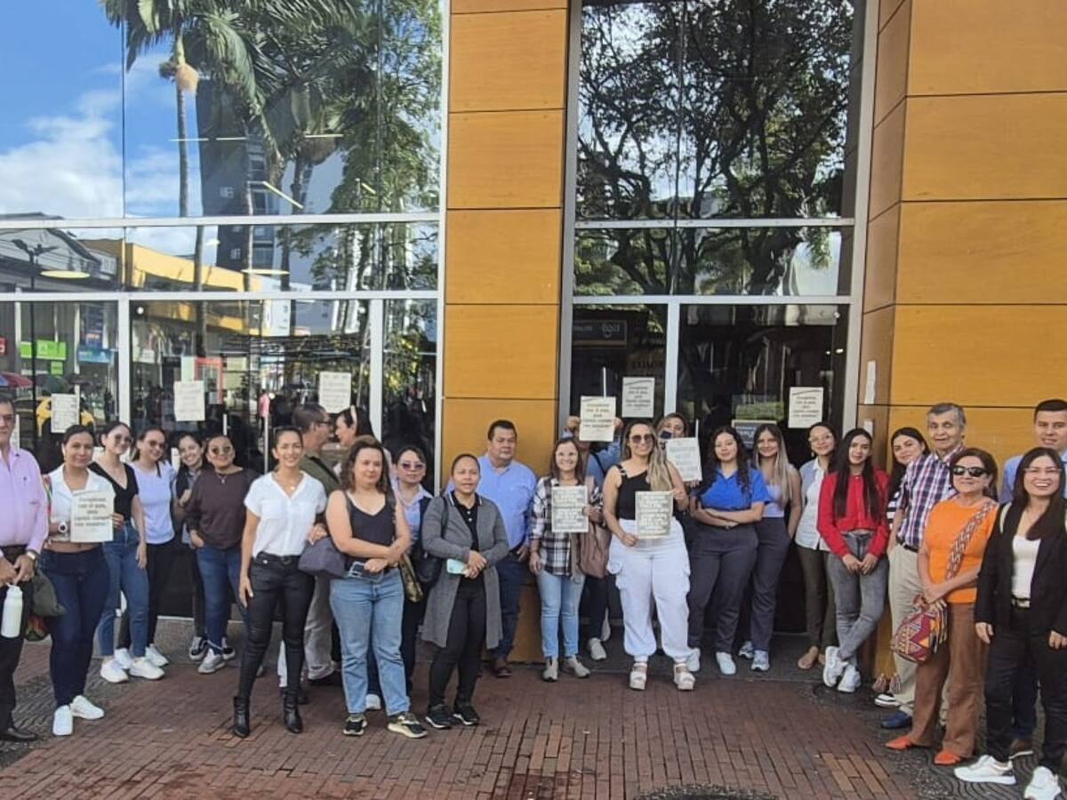 ¿Por qué protestaron contadores públicos en las afueras de la sede de la DIAN en Armenia?