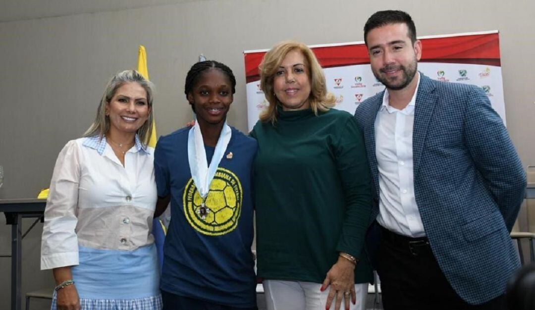 Reconocimiento a las jugadoras que hicieron parte de la Selección Colombia femenina en la Copa América.