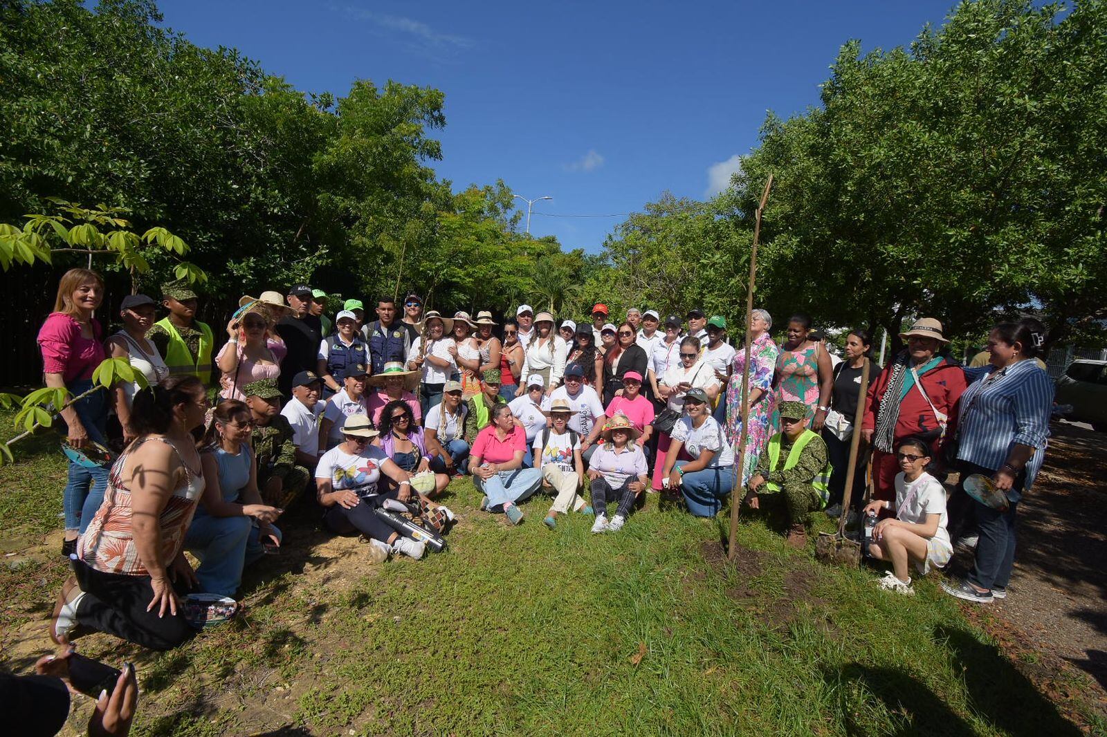 EPA Cartagena y gestoras sociales municipales de Colombia realizan sembratón