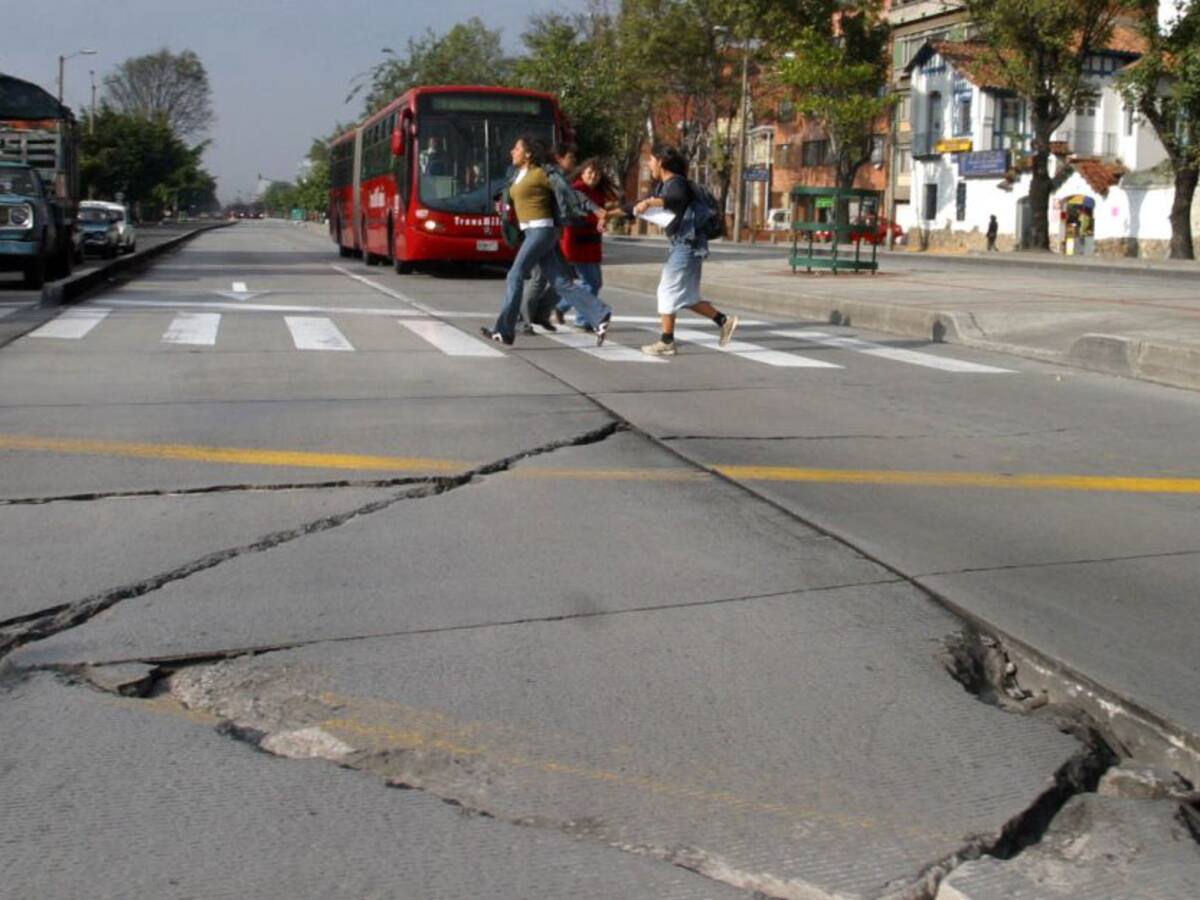 Distrito alcanzó récord al reparar 200.000 huecos en las calles este año