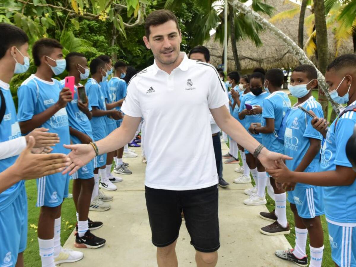 Iker Casillas compartió experiencias con niños de Cartagena