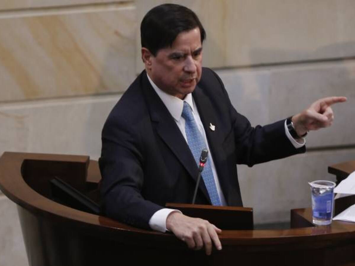Farc tienen que tomar acciones ante denuncias de gobernador de Antioquia en zonas veredales: Mininterior