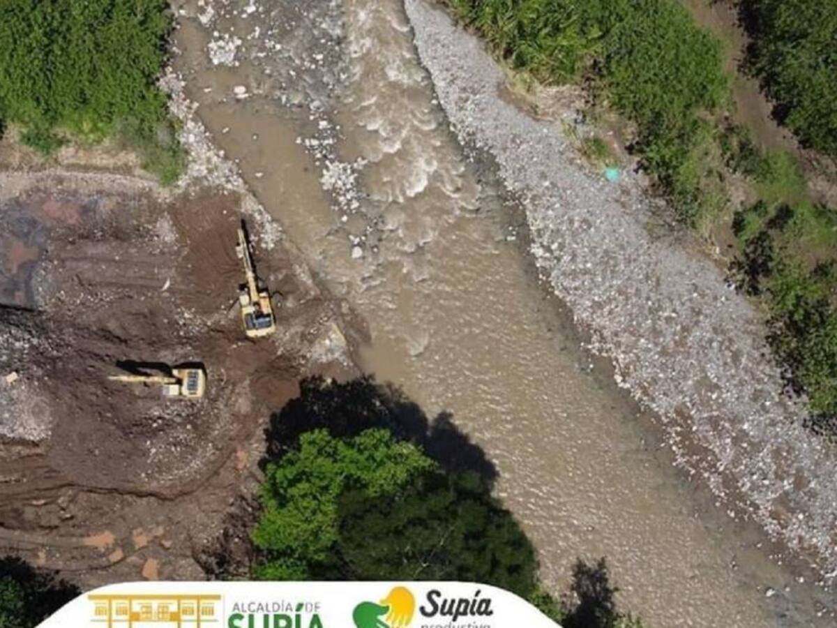 Continúan los trabajos de construcción de jarillones en el Río de Supía, Caldas