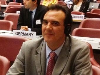 Director de Asuntos Consulares de la Cancillería, Álvaro Calderón. Foto: Cancillería.