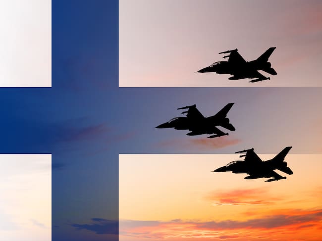 Bandera de Finlandia y aviones cazas. Foto: Getty Images
