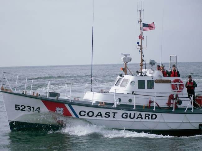 Guardacostas de EE. UU. interceptan en el Caribe un buque que transportaba combustible a Cuba. Getty Images