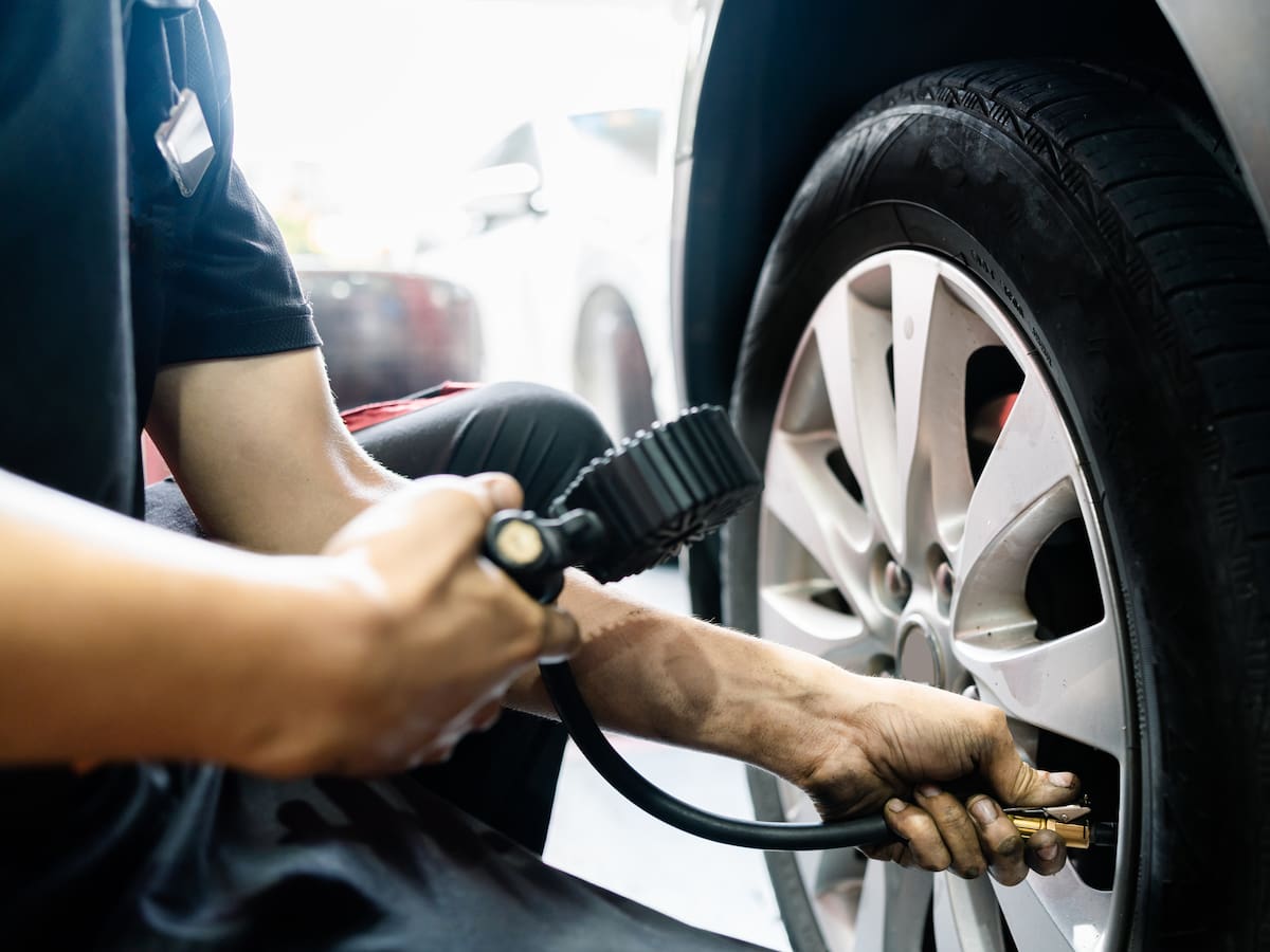 Cada cuánto se deben calibrar las llantas de los carros y los riesgos de no hacerlo