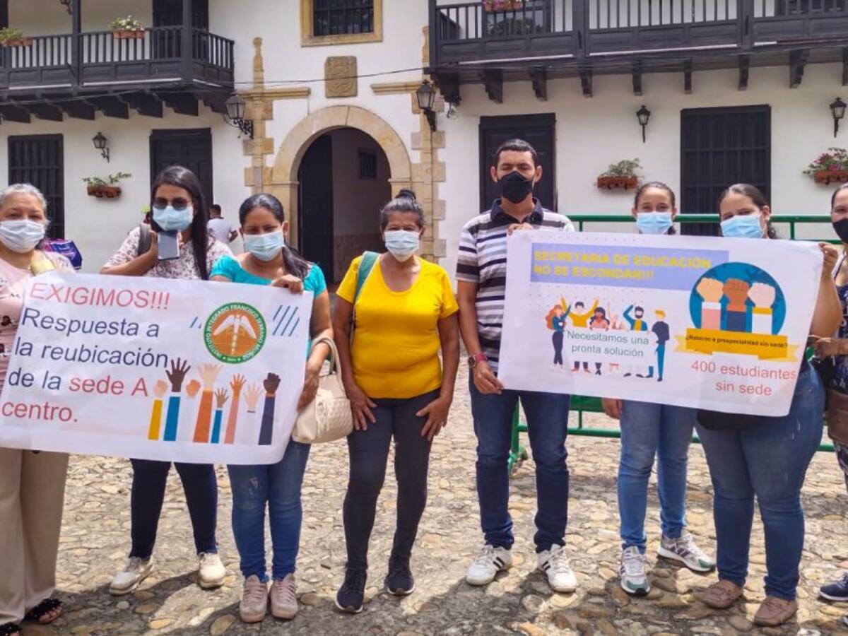 Nueva protesta por retorno a clases sin sede educativa