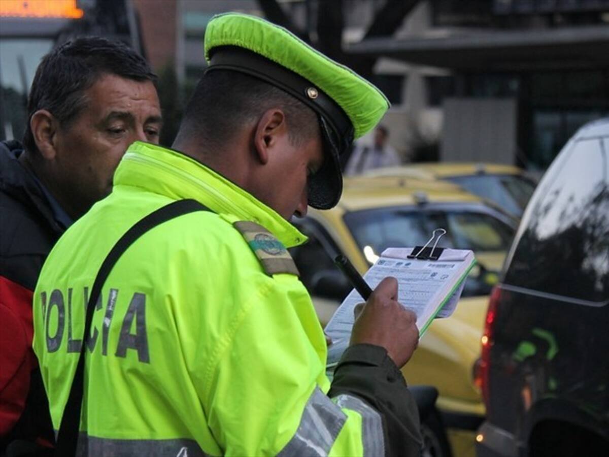 Hieren con arma de fuego a un agente de tránsito en medio de un operativo en Cali