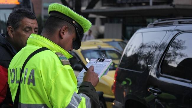 Hieren con arma de fuego a un agente de tránsito en medio de un operativo en Cali. Foto: Colprensa