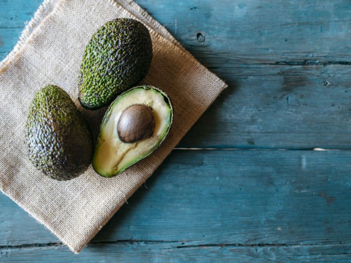 Cáscara de aguacate: 4 usos para sacarle provecho antes de botarla