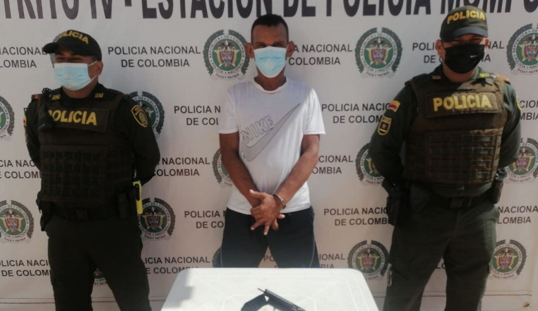 Se trata de alias ‘Mono Aviante’, a quien le figuran anotaciones por porte ilegal de armas de fuego y concierto para delinquir.