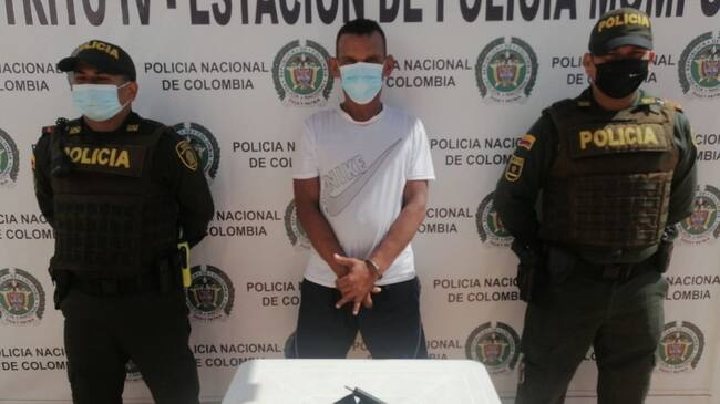 Se trata de alias ‘Mono Aviante’, a quien le figuran anotaciones por porte ilegal de armas de fuego y concierto para delinquir.