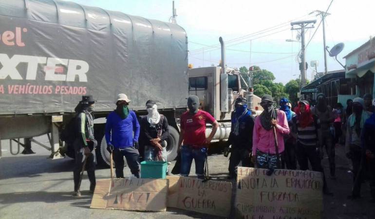 Campesinos bloquean vía Cúcuta- Ocaña