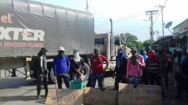 Campesinos bloquean vía Cúcuta- Ocaña