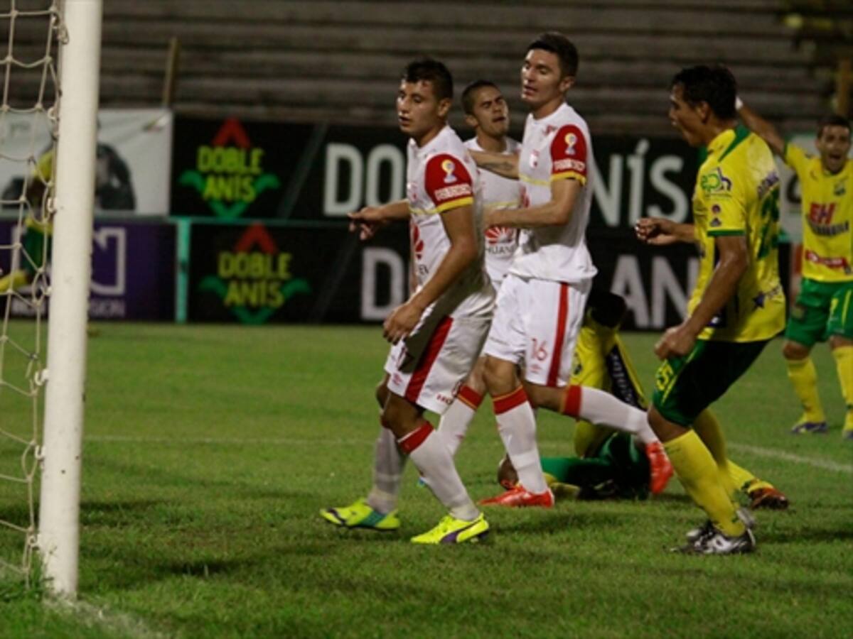 Huila levantó dos goles en contra y empató ante Santa Fe en Neiva