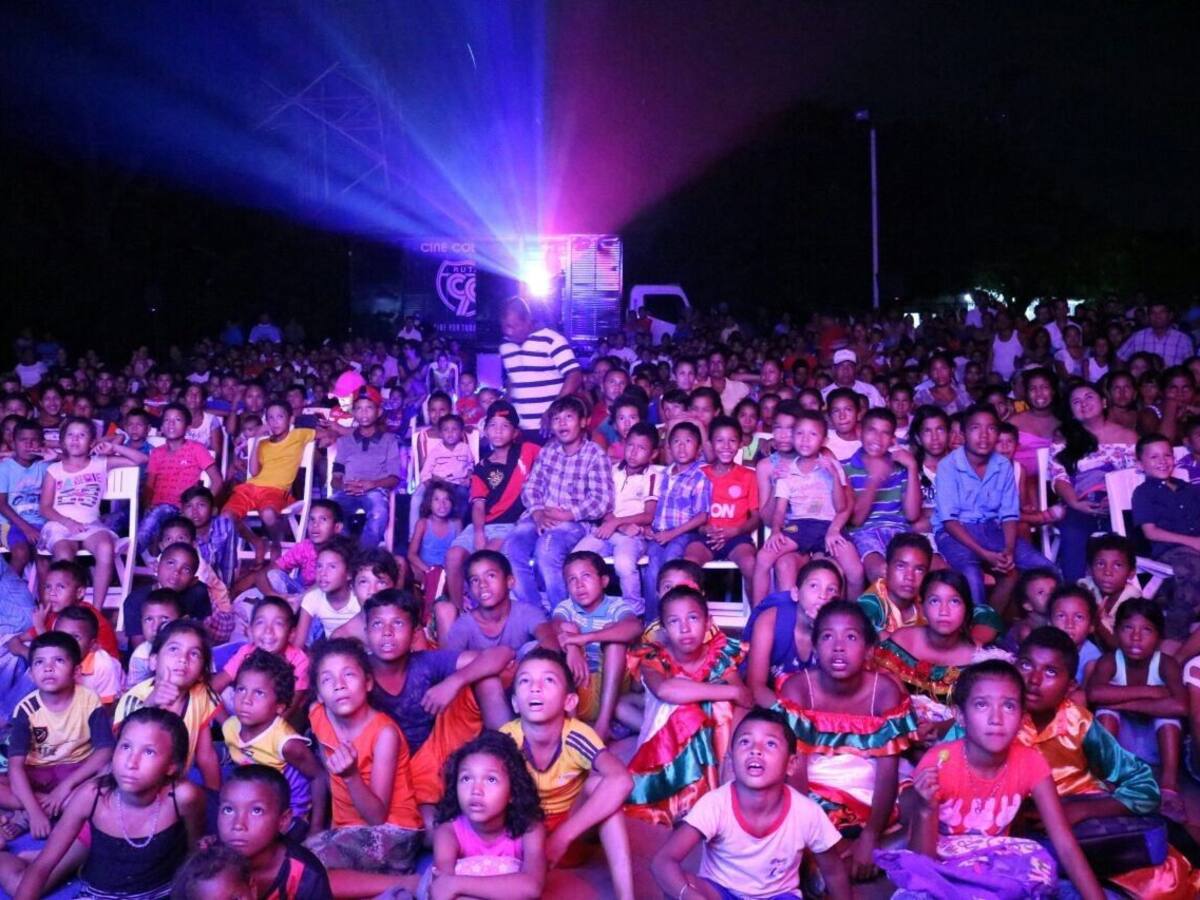 Cine Colombia llega hasta comunidades de Bicentenario y Santa Ana