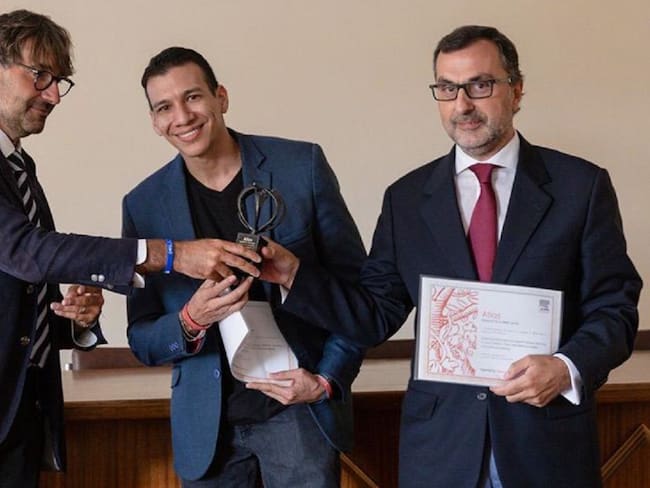 Caleño galardonado en Portugal por herramientas a favor de niños sordos
