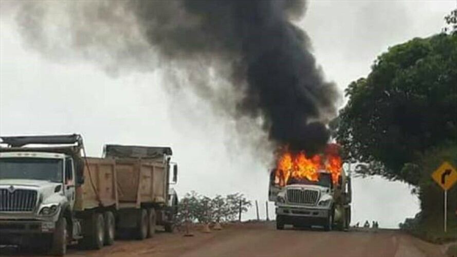 Grupos armados incineraron un vehículo en la zona del Catatumbo . Foto: Colprensa