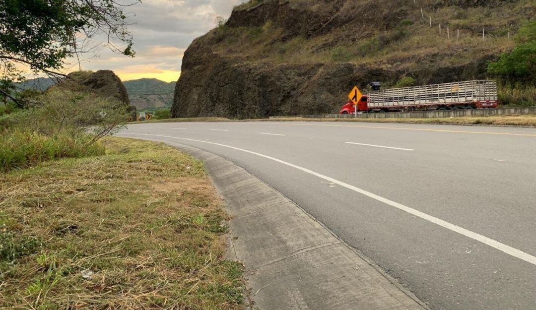 El proyecto comprende la construcción, rehabilitación y mantenimiento de 310 km de vía, entre los departamentos del Valle del Cauca y Cauca.