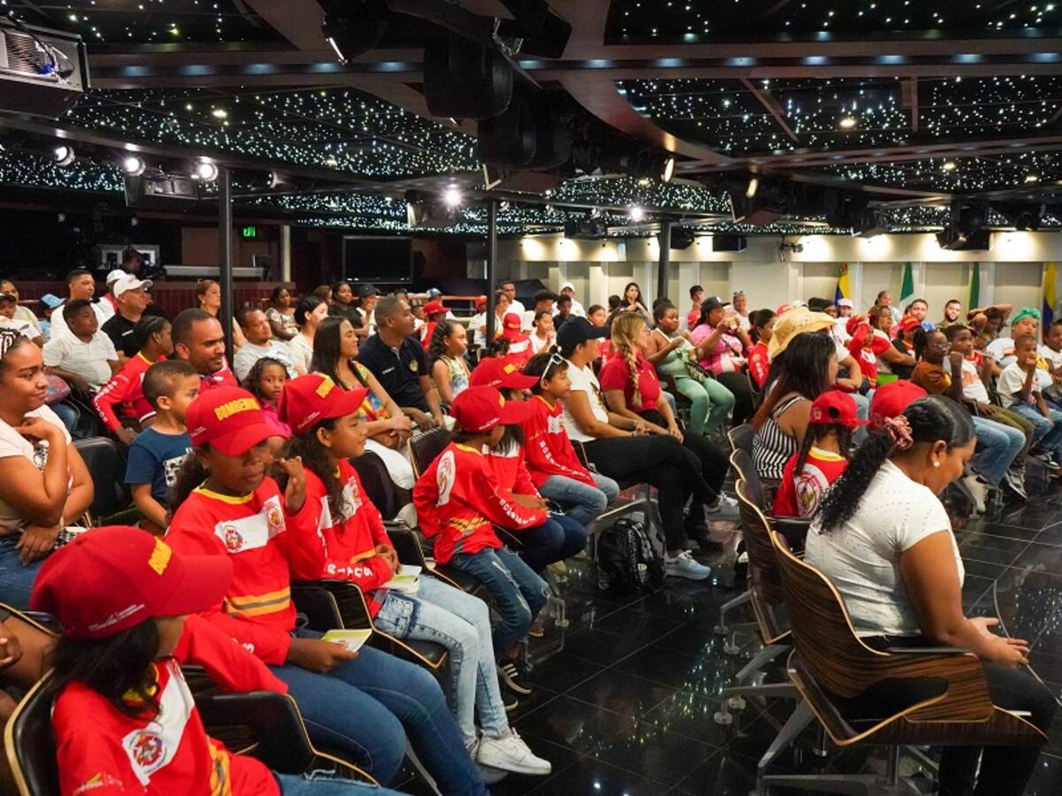 80 niños de Bomberitos Comunitarios vivieron experiencia de formación en crucero Freewinds