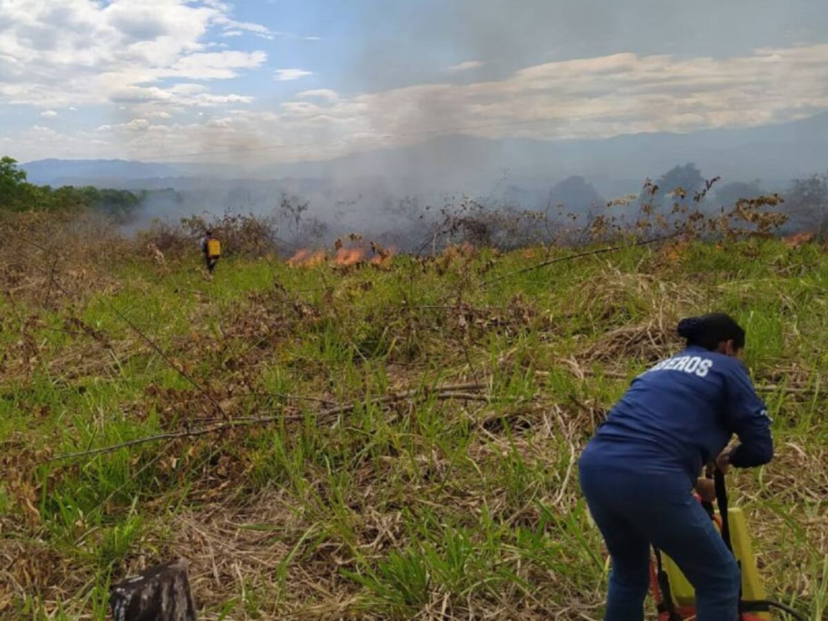 Incendio forestal en zona rural de Campoalegre, Huila