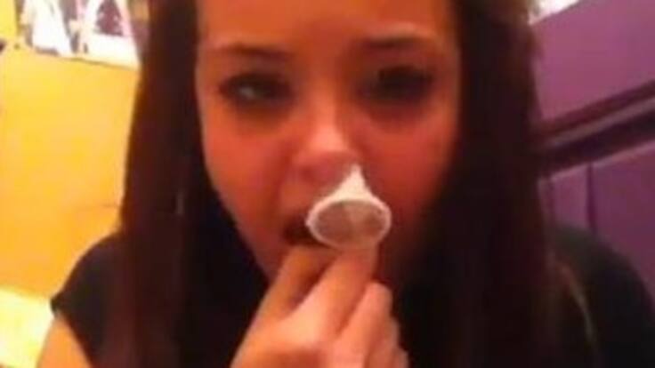 Una peligrosa moda gringa: adolescentes "inhalando" condones.