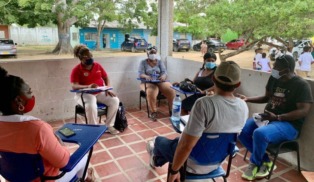 En las mesas de trabajo se atienden compromisos de las consultas previas por obras de infraestructura para estas comunidades