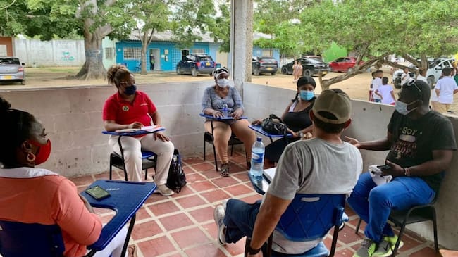 En las mesas de trabajo se atienden compromisos de las consultas previas por obras de infraestructura para estas comunidades