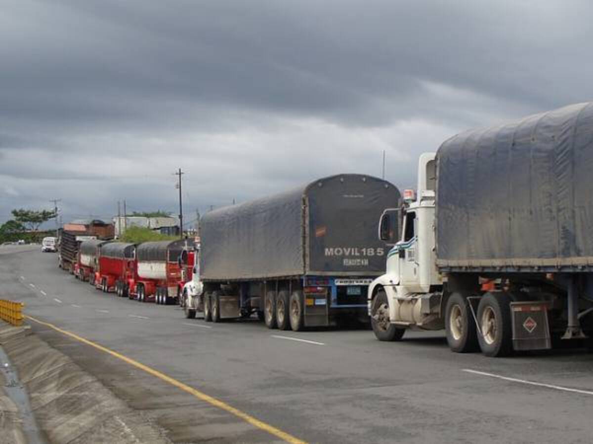 Gobierno convocó a una reunión extraordinaria para levantar paro camionero