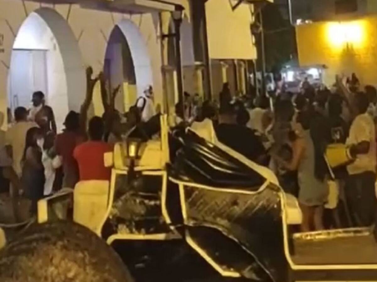 VIDEO: Turista lanzó dólares desde un hotel en Cartagena