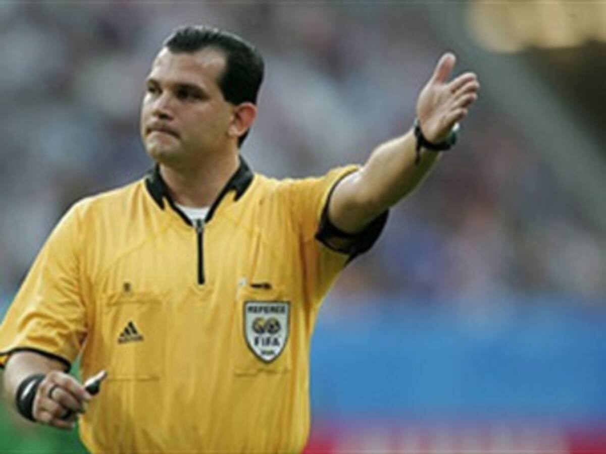 MUNDIAL/ El árbitro asistente no supera pruebas y trío paraguayo excluido de Sudáfrica