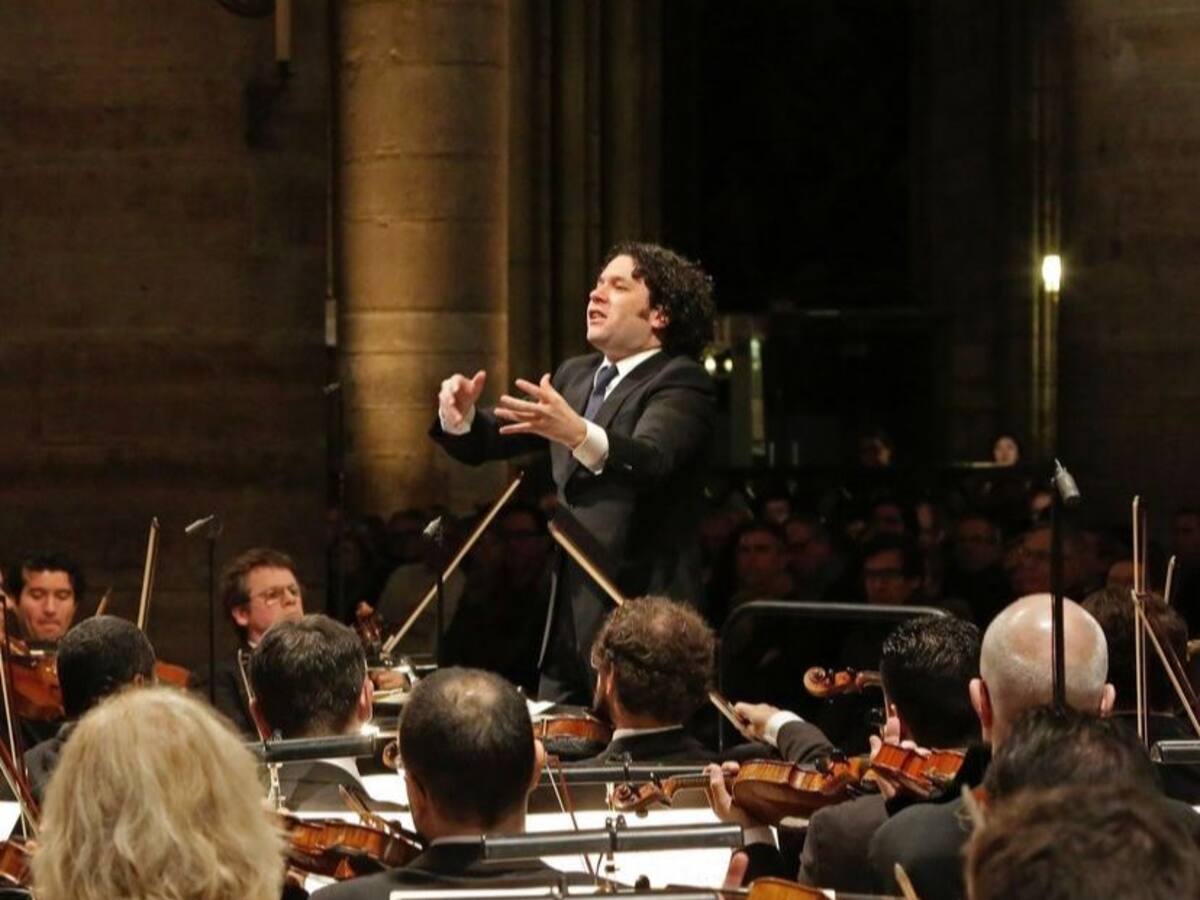 La catedral Notre-Dame de París recibe a un elenco de estrellas para su reapertura