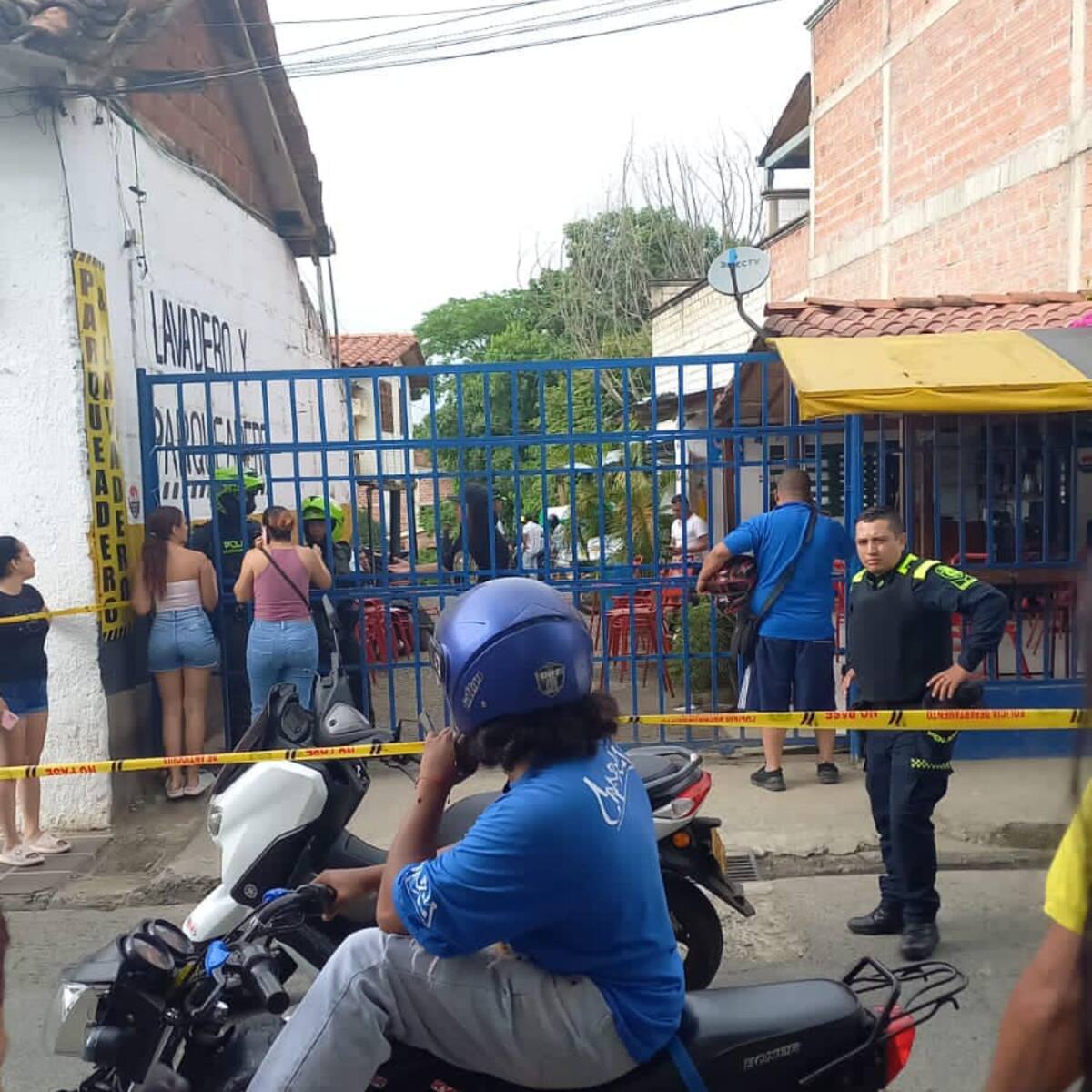 Dos personas fueron asesinadas dentro de un parqueadero de Santa Fe de Antioquia