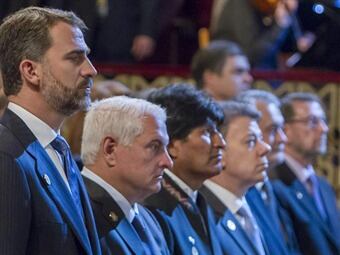 El heredero de la corona española junto al presidente Santos y otros mandatarios. Foto: EFE
