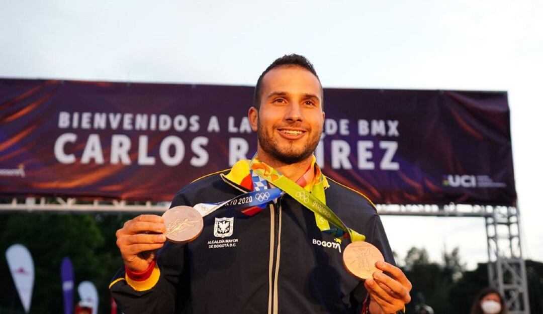 Carlos Ramírez en su homenaje en la pista El Salitre