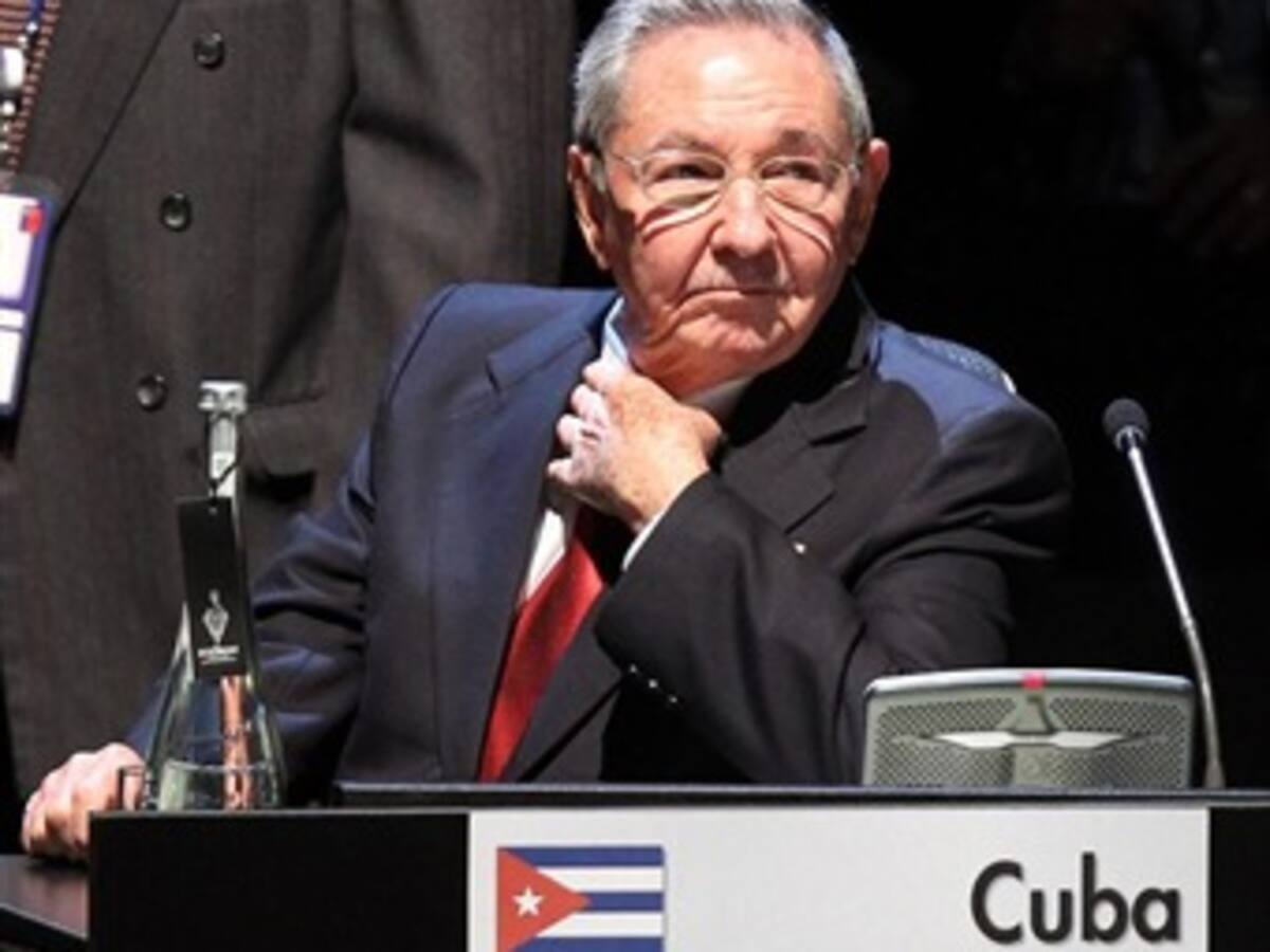 Raúl Castro no se compromete con la información de la salud de Hugo Chávez